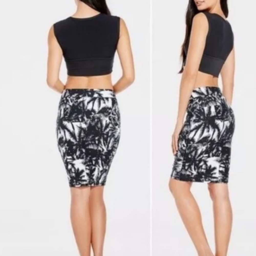 FABLETICS pencil skirt, sz Medium, black white palm trees. Pull on. NEW